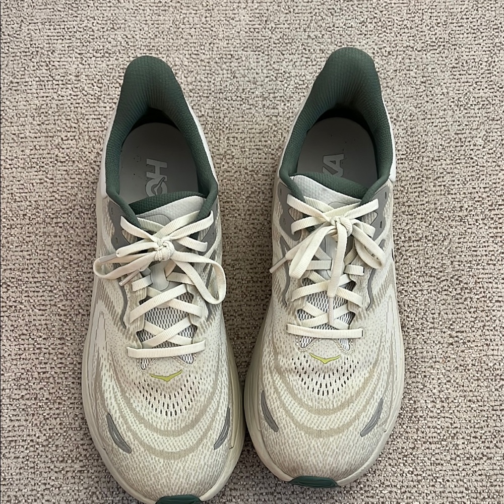 Hoka Arahi 8Athletic Sneakers - Picture 2 of 6